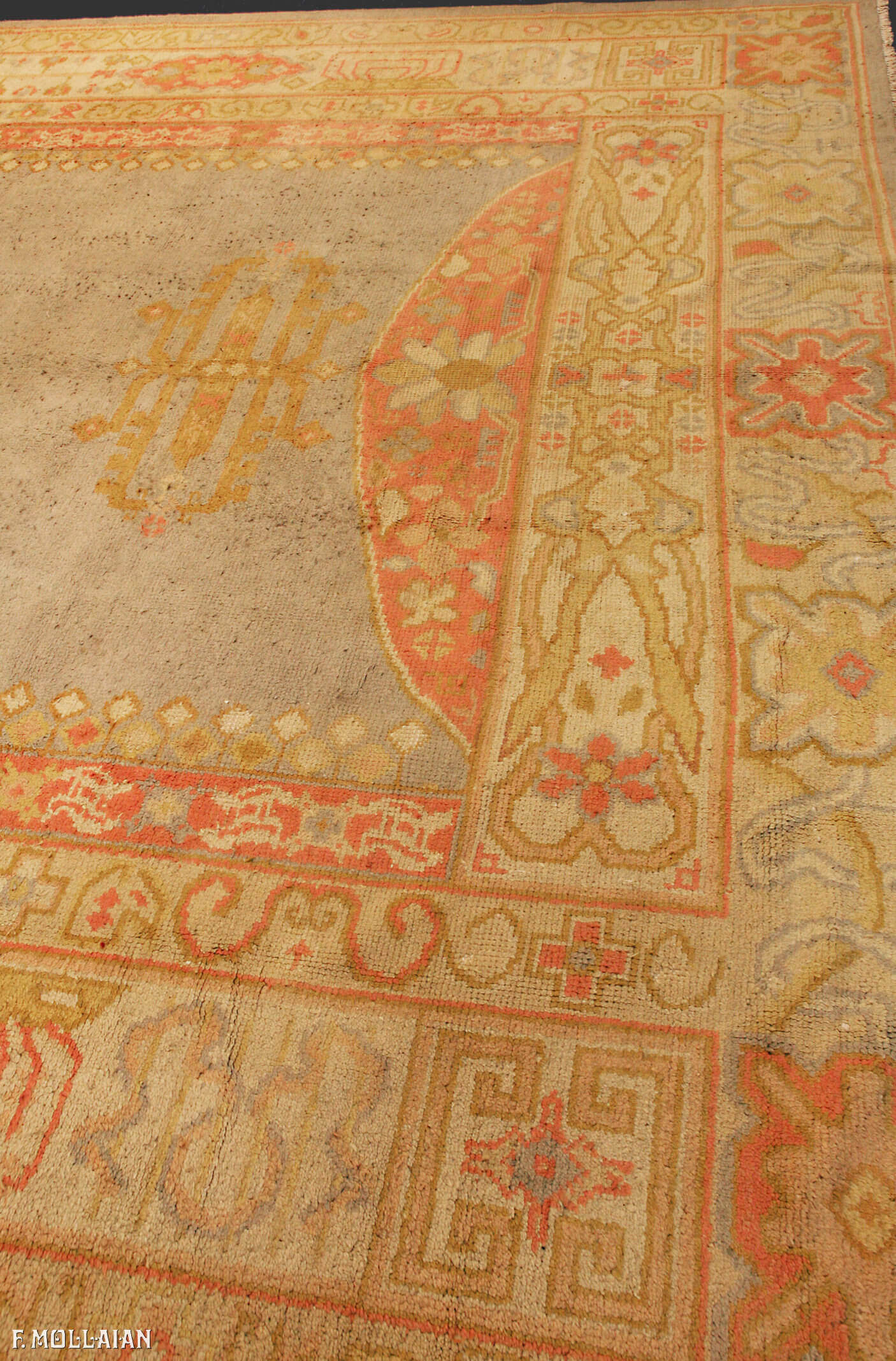 A Large Antique Turkish Izmir Carpet n°:94418618